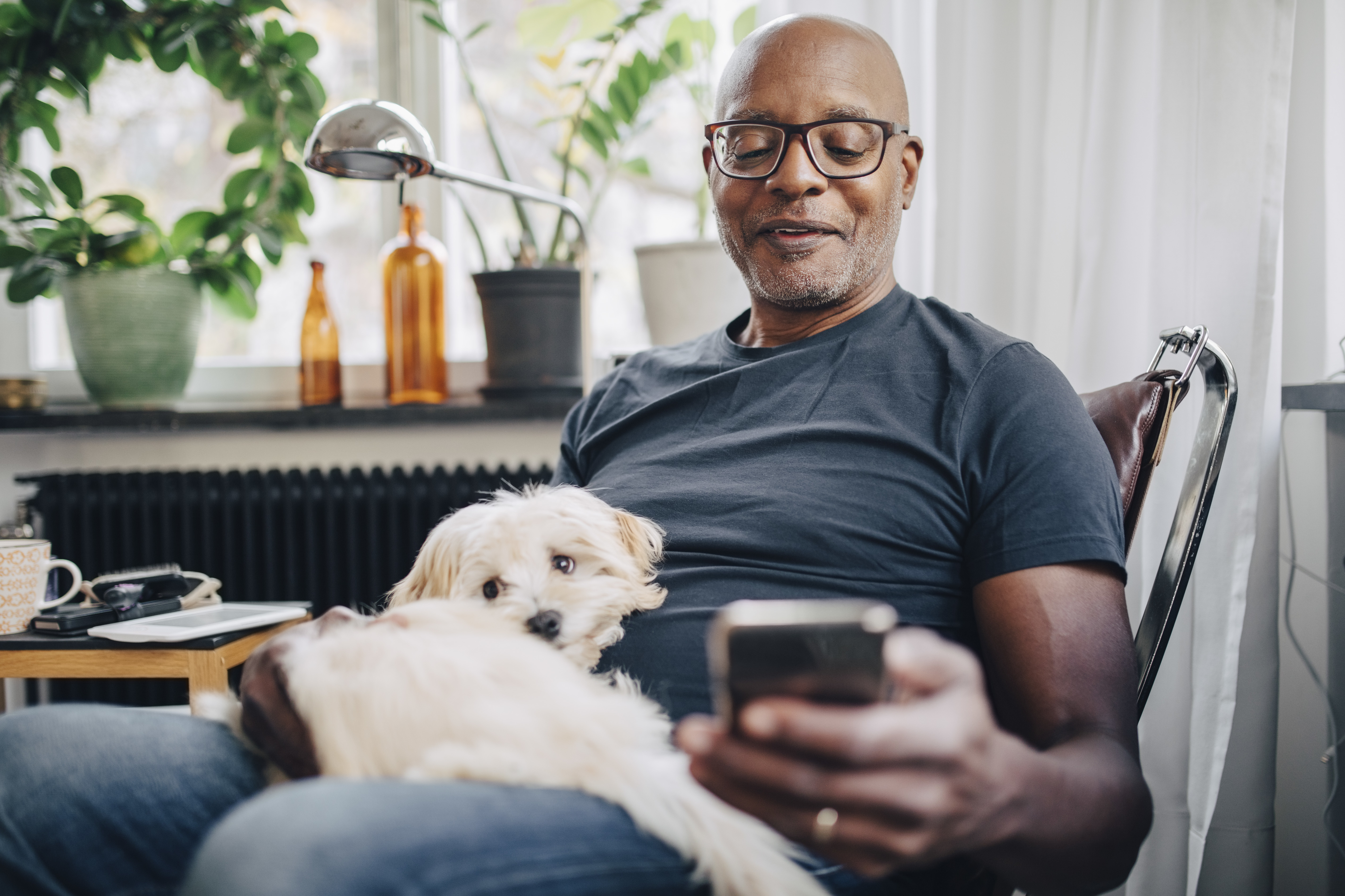 A Consumer on his cellphone using Digital retailing from Dealer.com